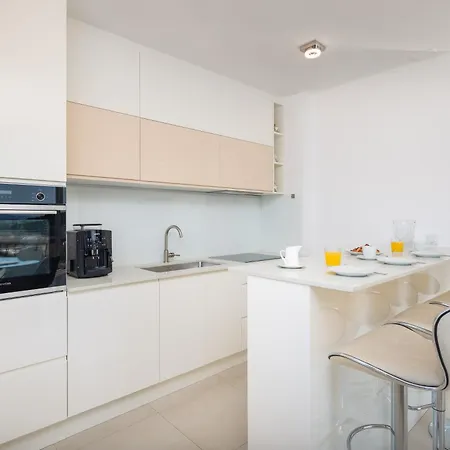 A&d Deluxe Penthouse Dani Проманья